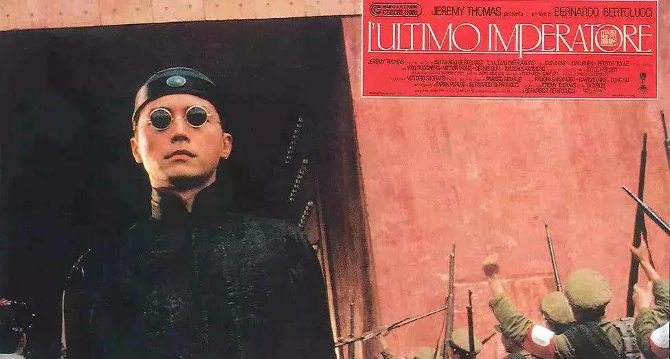 溥仪为什么戴眼镜,末代皇帝溥仪为什么滚白布