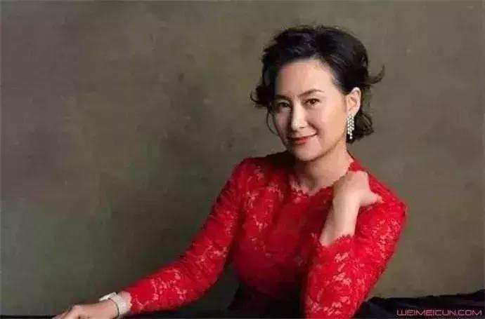 与赌王女太子同嫁一夫李嘉欣，花光每月200万生活费开始接新剧了