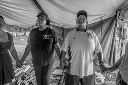 末路狂花:美国退伍女兵饱受*队军**性侵、自杀、*品毒**、抑郁、无家可归困扰