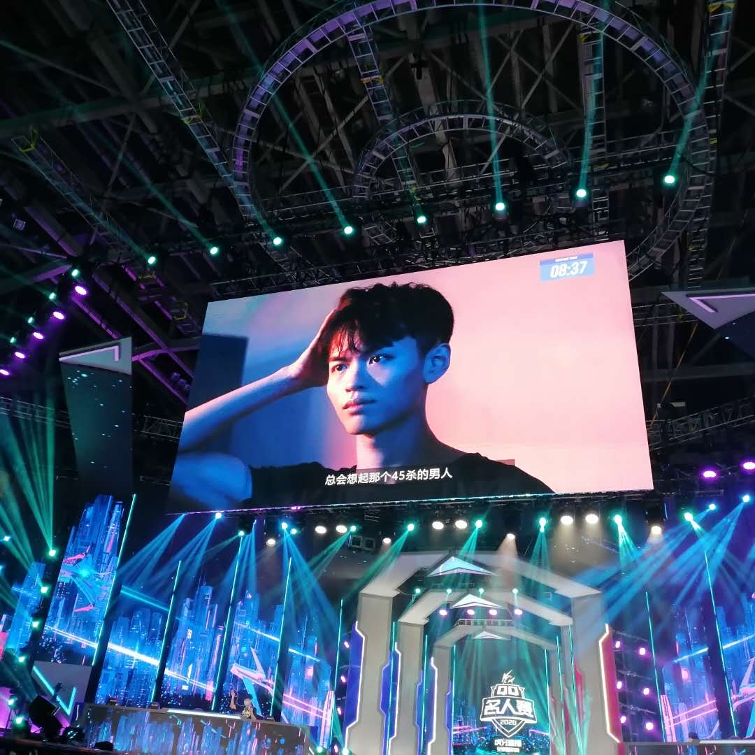 QQ名人赛：包子与秦霄贤同台二人转，相声与游戏的碰撞