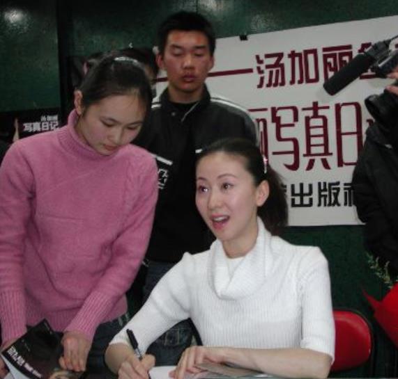 “人体模特”汤加丽：父母很难原谅我，和丈夫离了婚，但我不后悔