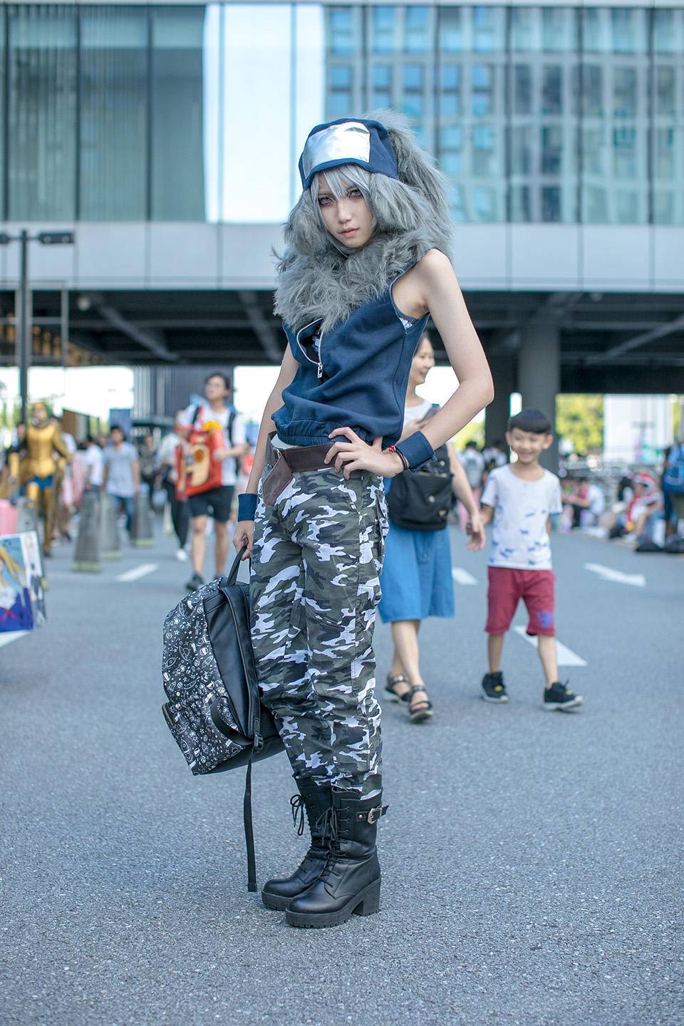 街头二次元时尚穿搭，萝莉塔裙依然大受欢迎，迷彩工装裤格外飒美