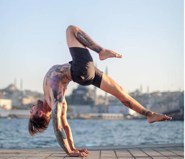 盘点男人练瑜伽,男人瑜伽刚柔并济