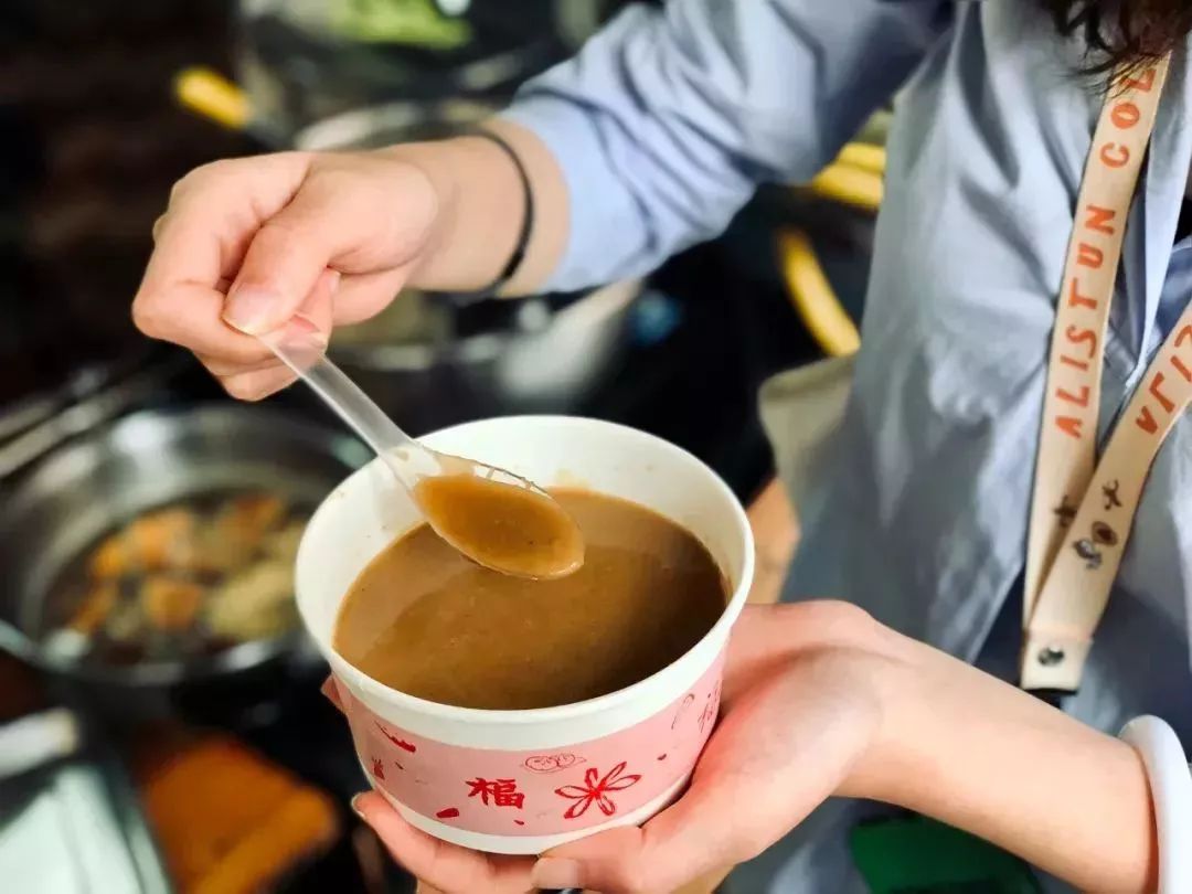 没事千万别去八市！厦门90后姑娘冒雨带着两百块来这里，结果...