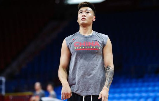 赵睿到底在球场上发生了什么,赵睿含泪向中国球迷致歉