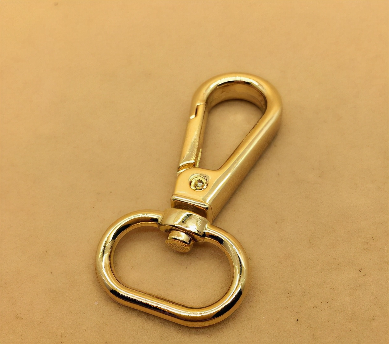 箱包金属饰品是什么材质,背包金属扣有哪些