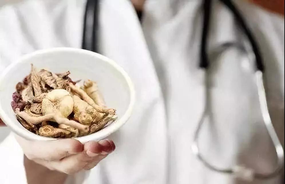 过敏性紫癜激素药吃了会反复吗,过敏性紫癜脚上反复长几个红点