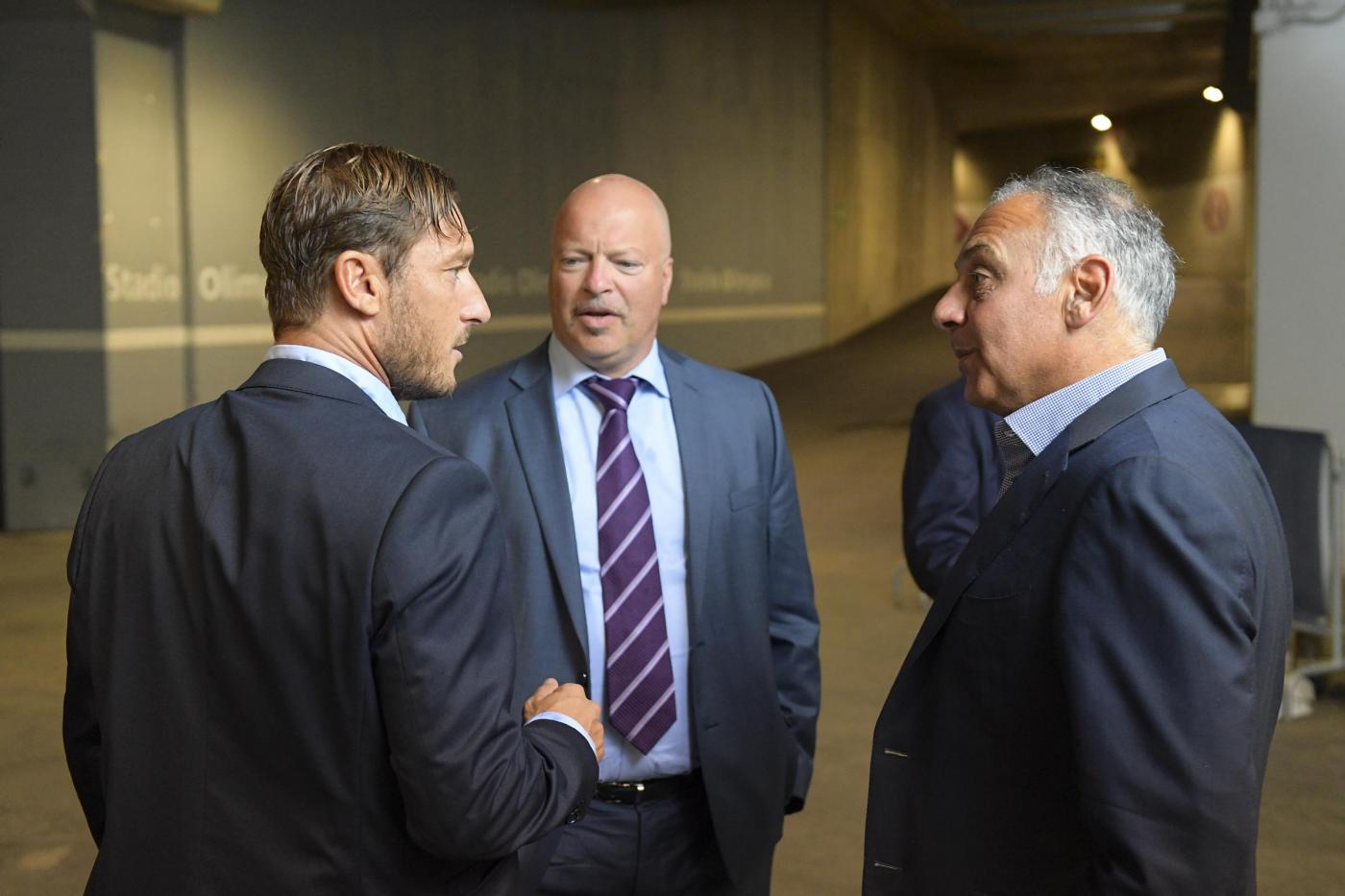 托蒂走了德罗西,罗马退役后的托蒂