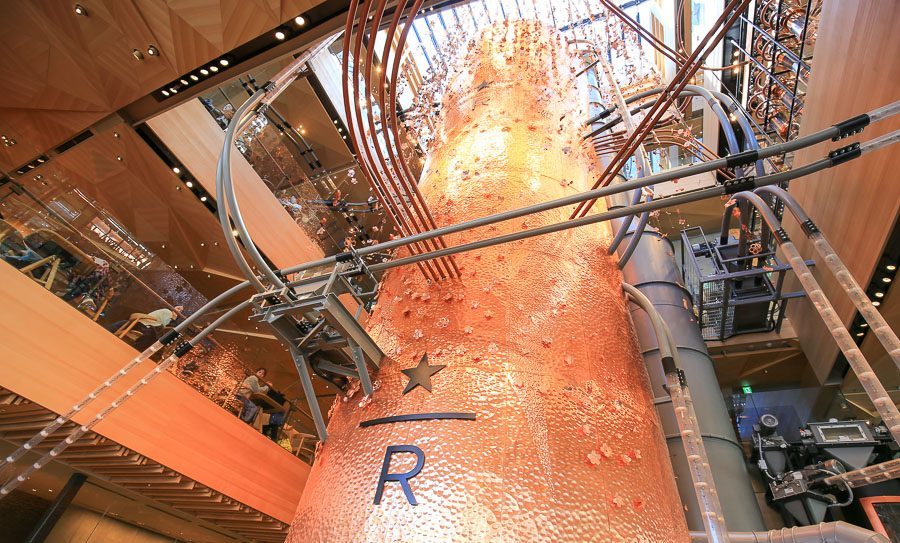 东京｜堪比艺术馆的星巴克臻选®烘培工坊樱花海中品满分咖啡