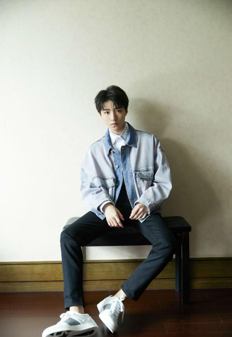 王俊凯穿搭推荐外套男,王俊凯花样牛仔外套