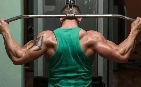 男士身材倒三角怎么练的,想练成倒三角身材应该锻炼哪