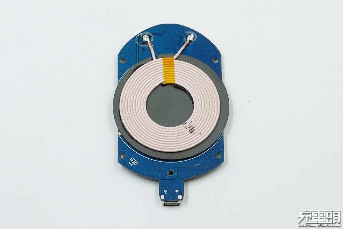 飞利浦到底有没有插排,飞利浦无线车充测评