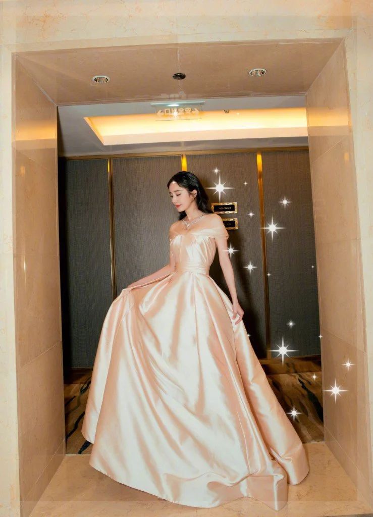 你们只关心杨幂离婚了,我却注意到她的造型