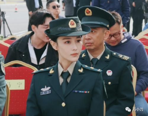 “宅男女神”与“心形石”