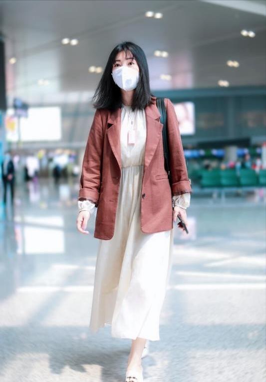 西装裙子的5种搭配高级又时髦,西装裙子早秋最时髦的打开方式