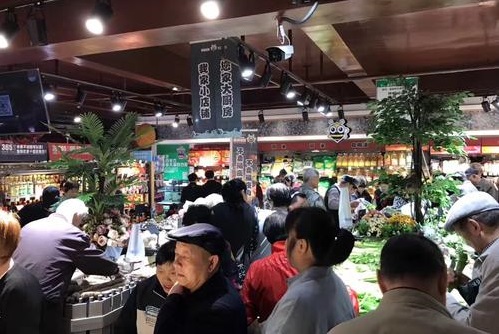 新菜市场开业过后生意寥寥无几,刚开的店生意好瞬间开了好几家