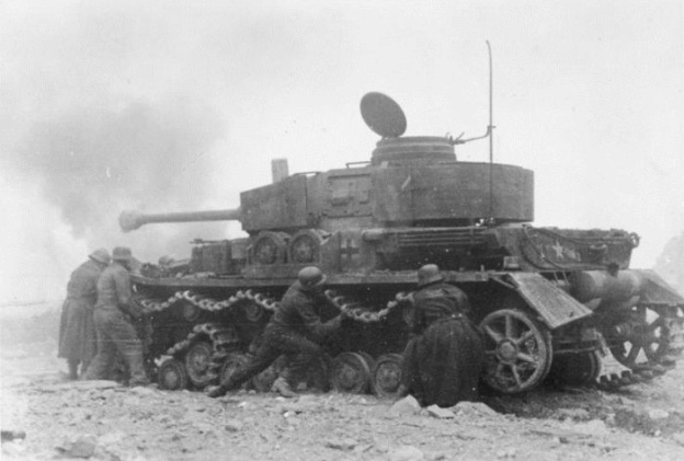 二战怎么操纵坦克,坦克的操纵方法