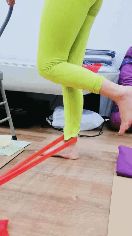 产后脚后跟疼100天内还可以补救,产后3个月睡醒脚后跟疼怎么回事