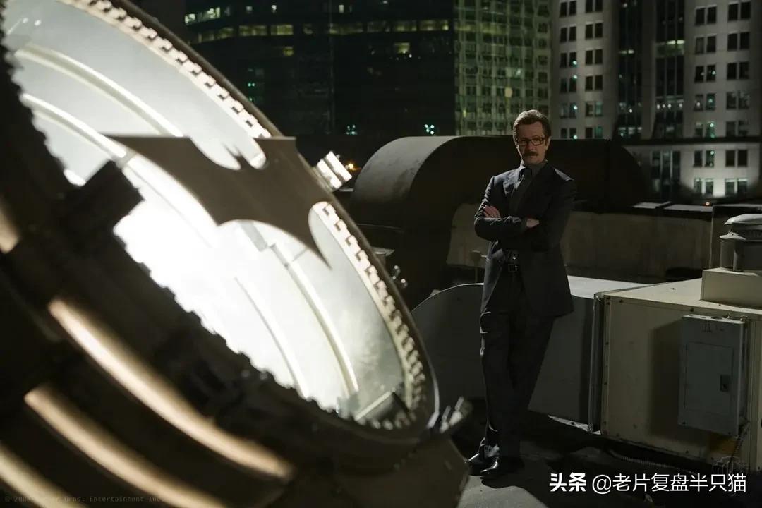 蝙蝠侠是怎么打败小丑的,蝙蝠侠为什么能成为超级英雄