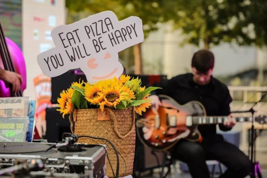 真敢玩！这次北京披萨节他们披着床单就来了