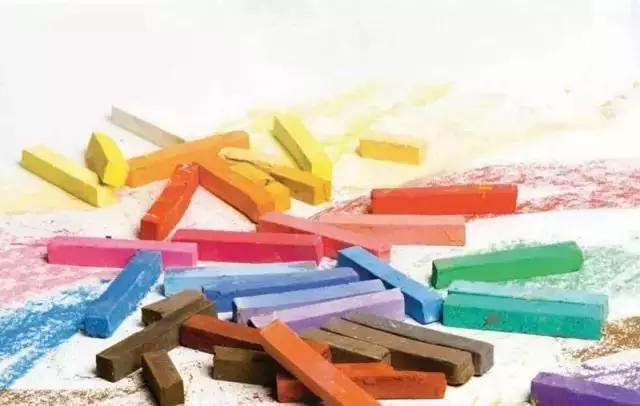 色粉笔表现技法,水溶性粉笔怎么画才亮