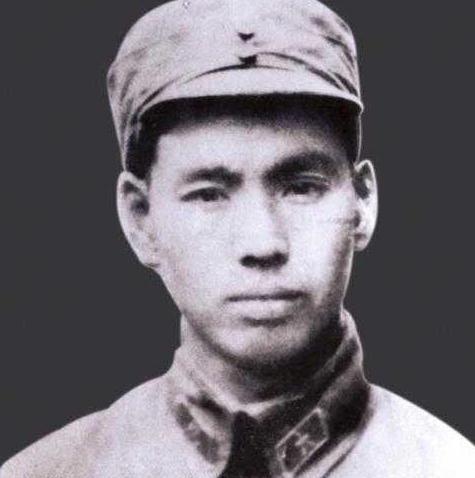 *世友许**嗜酒如命，和毛主席“约法三章”，被周总理喝得滑到桌子下