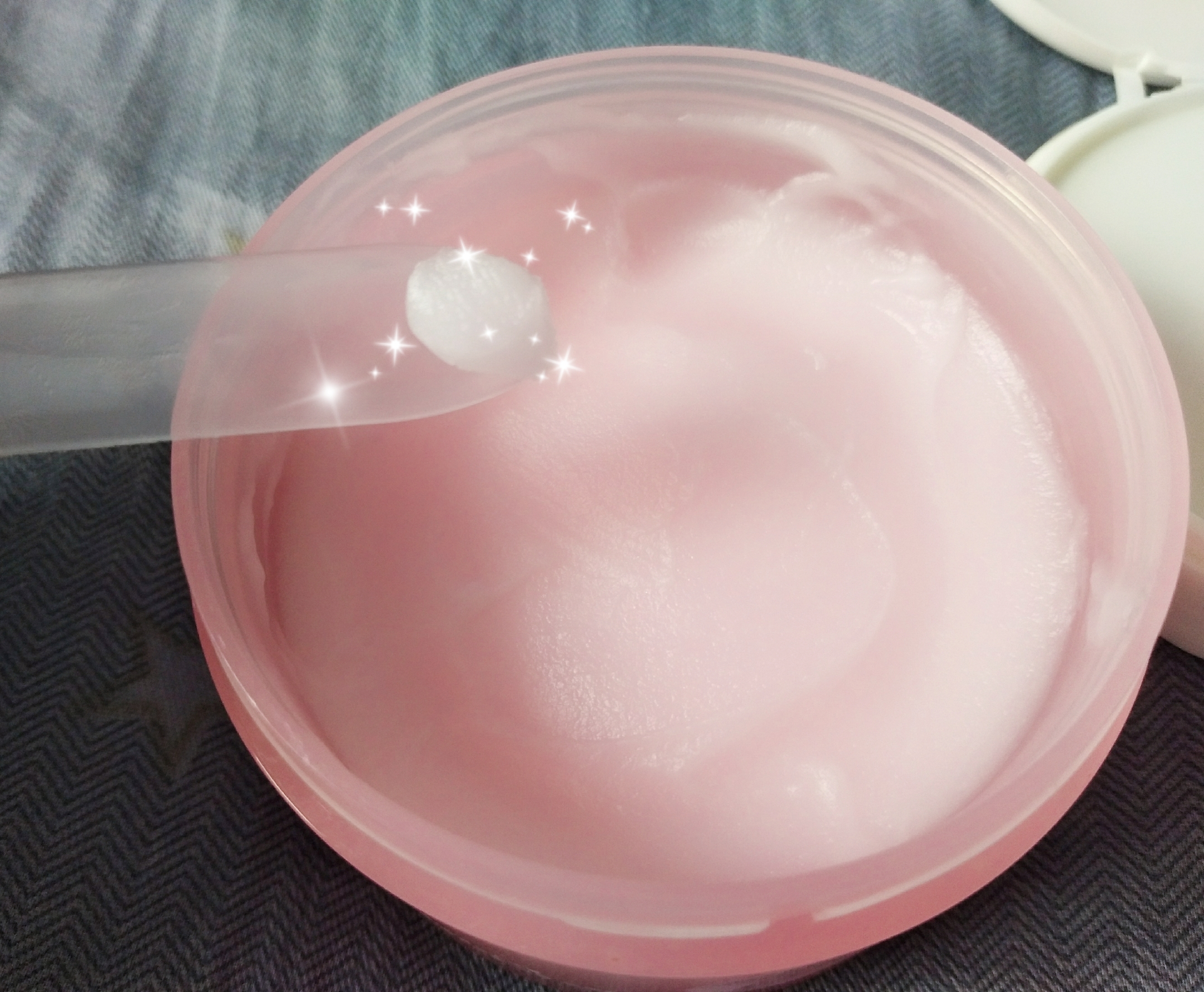 护唇去唇纹的方法,唇部容易干有唇纹适合哪种质地的