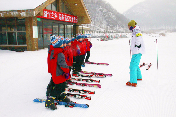 滑雪爱好者齐聚长白山玩转冰雪季,滑雪高手聚集地