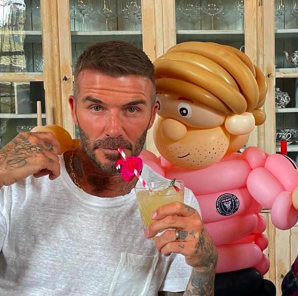 贝克汉姆大秀身材,贝克汉姆年轻腹肌