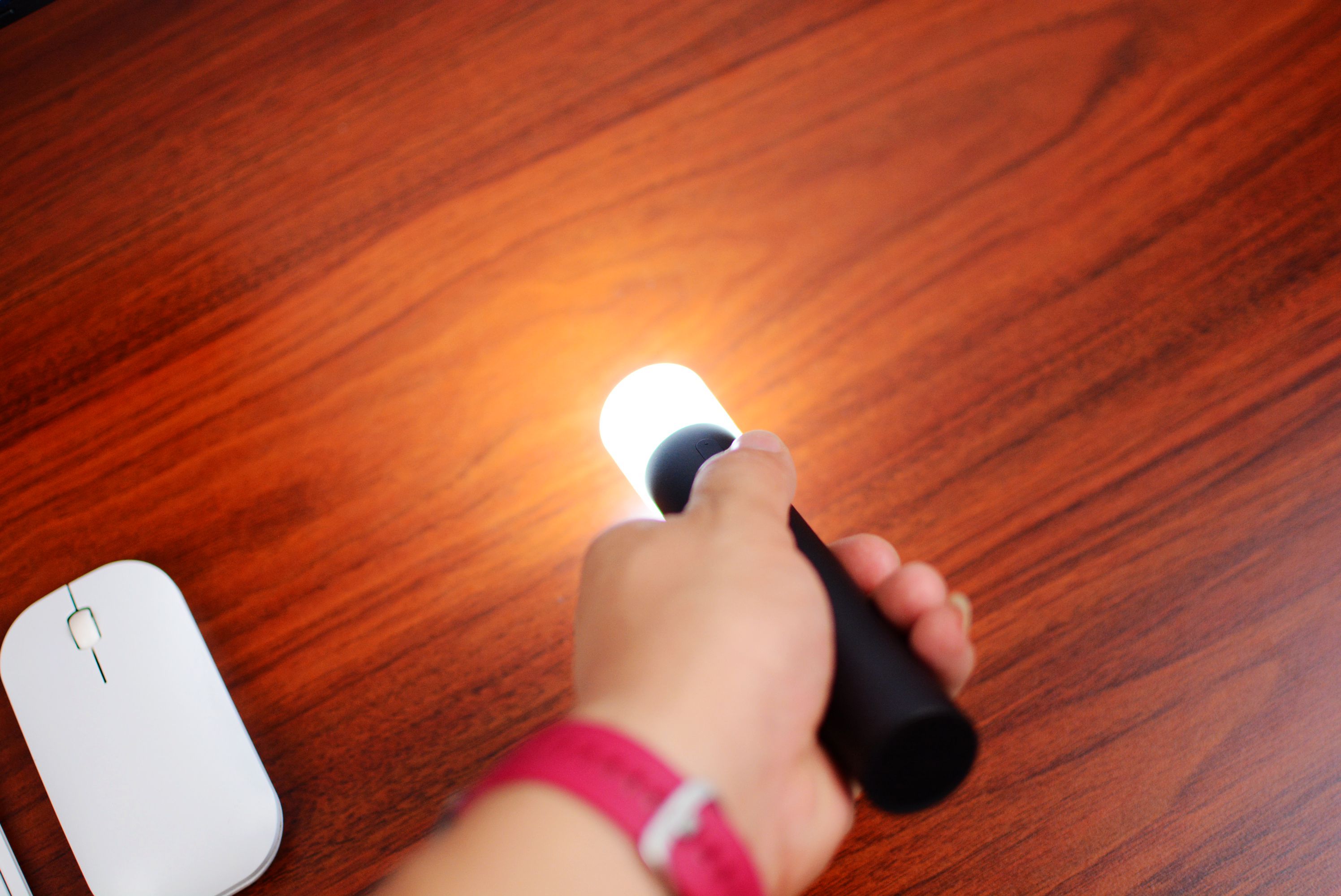 紫米手电筒和极蜂手电筒,小米新款多功能手电筒