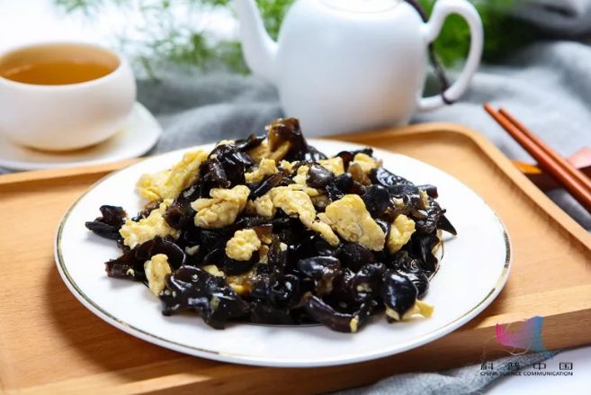 木耳如何食用会中毒,木耳在什么情况下吃了会中毒