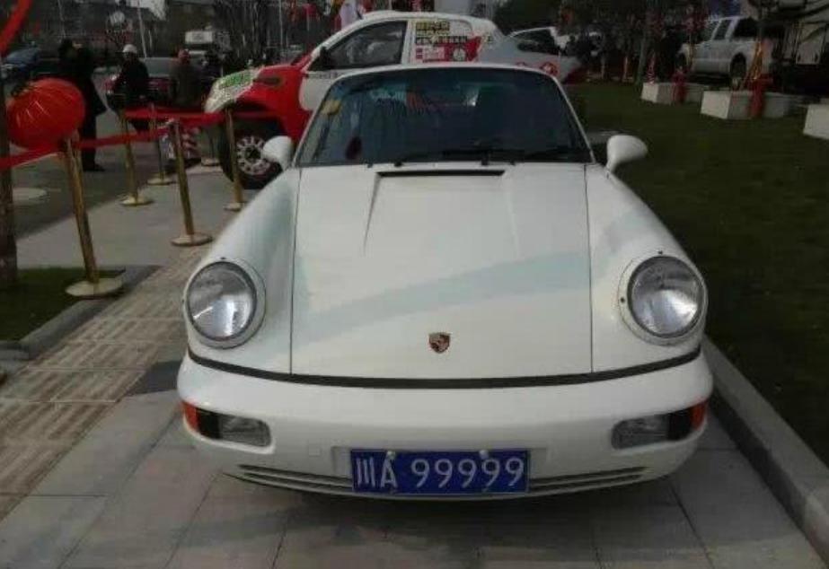 保时捷卡宴四座过年审,保时捷过年审