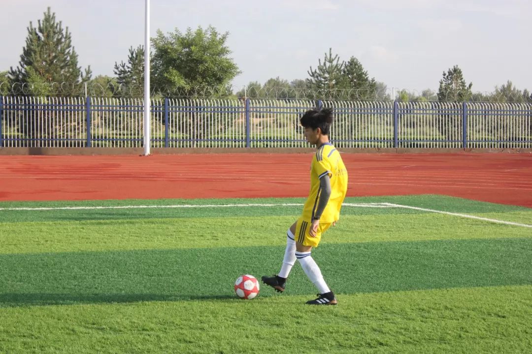 在巴西青训的中国人,日本在巴西踢球的少年