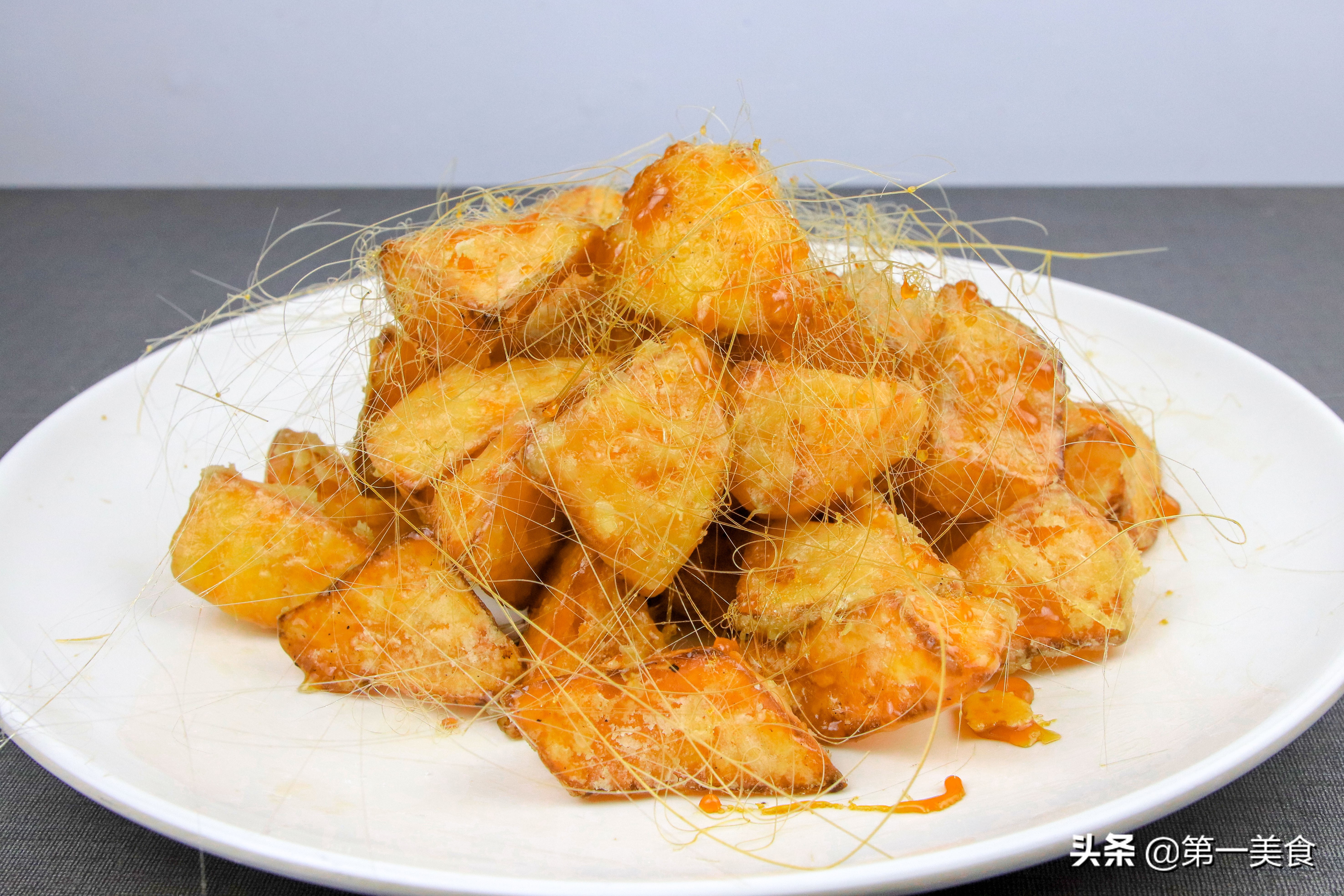 大厨教你做拔丝红薯切菱形块,红薯挂浆的做法