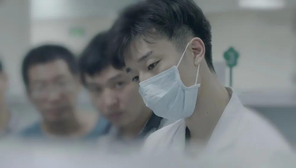 温柔版江直树、特警版刘昊然…妈呀，他们救完人还偷心