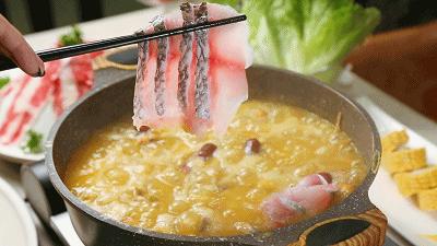 降温了适合吃点什么,一锅鲜香软嫩的花胶鸡火锅