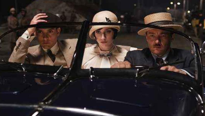 《了不起的盖茨比》：美貌的黛西被金钱异化，过着漫漫“幸福”路