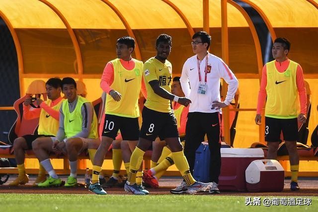 保利尼奥肘击足协会怎么处罚,保利尼奥犯规