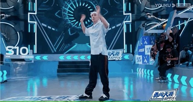 这就是街舞第四季王一博炸场,这就是街舞4张艺兴王一博开场