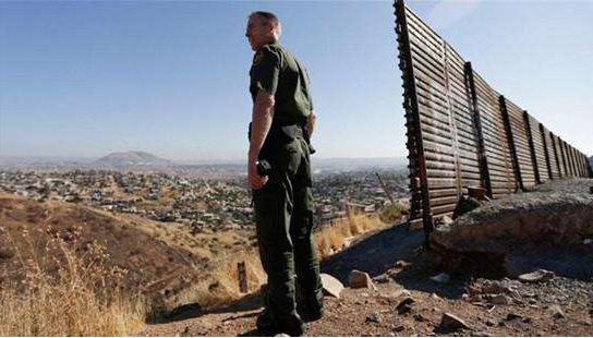 豆瓣7.1，烂番茄26%，精分般的评价背后是两国电影的文化之争