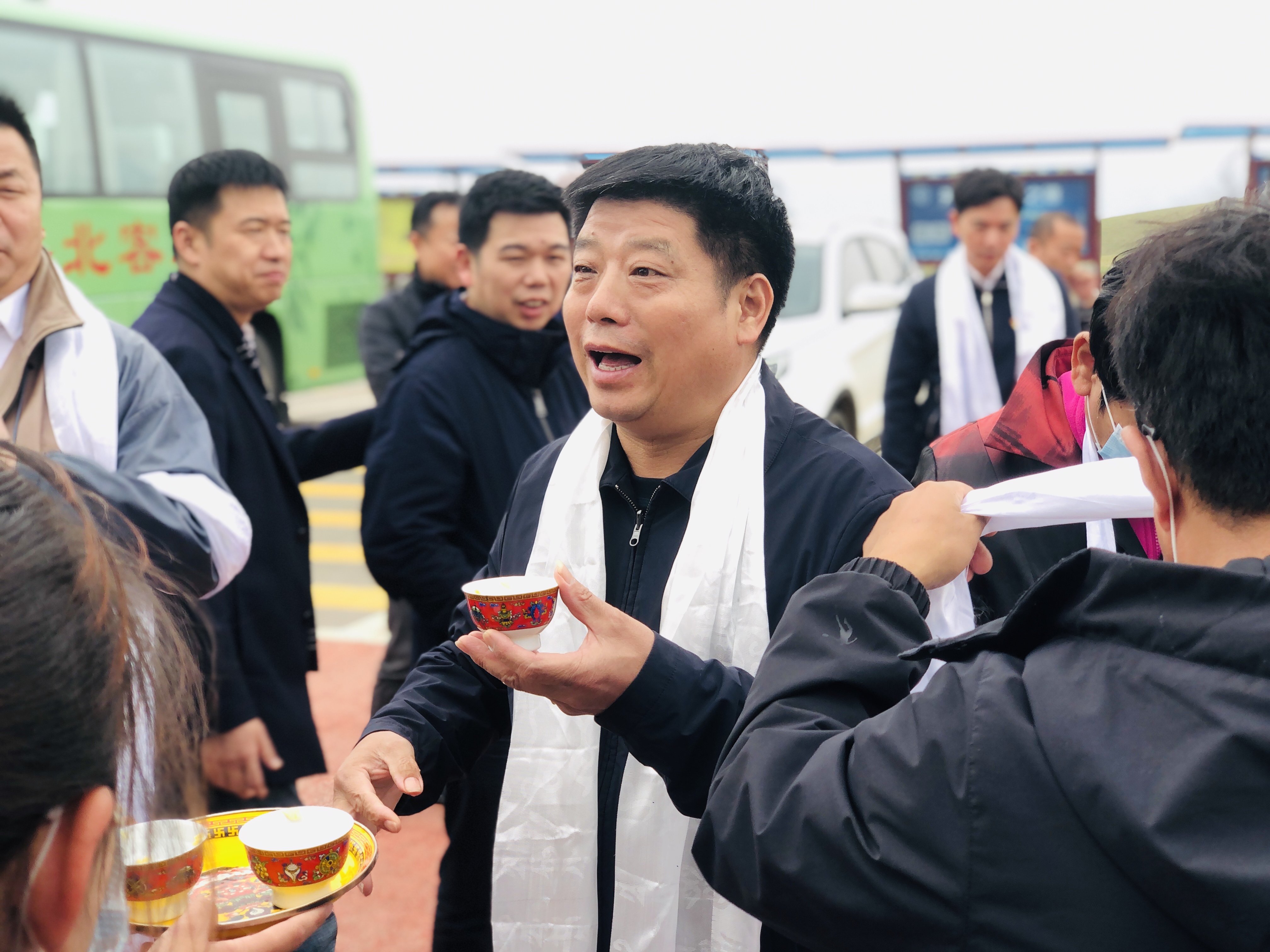 武汉市民营经济人士理想信念教育走进神秘的青海达玉部落