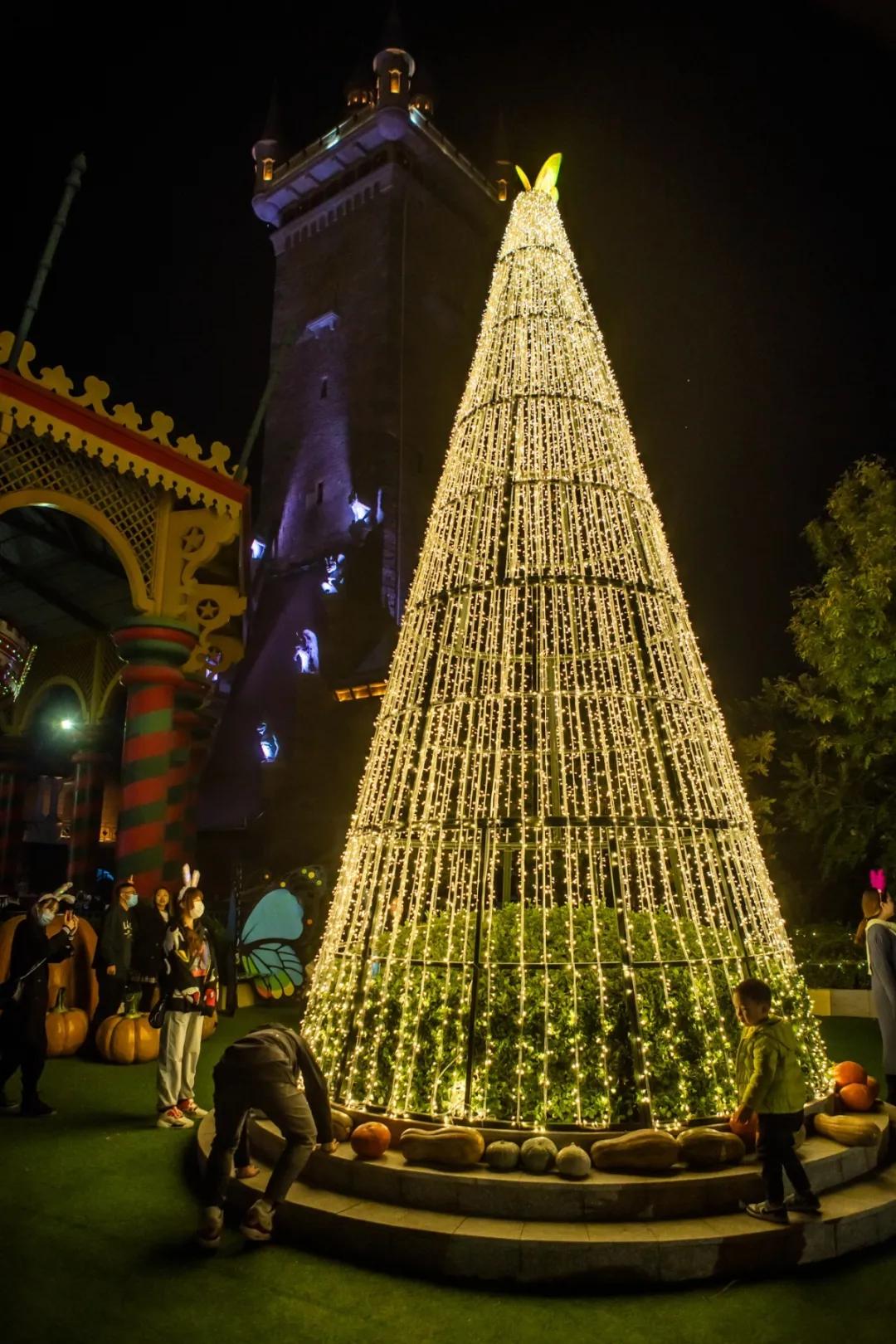 天津欢乐谷外面图片,天津欢乐谷2021万圣节灯光秀