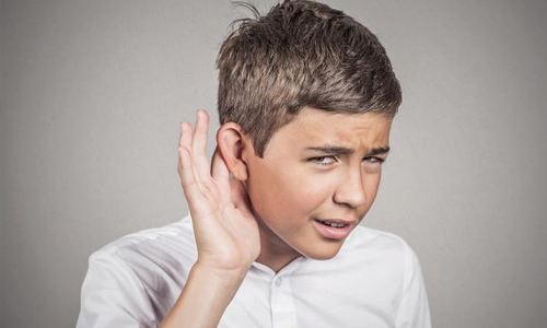 电视声音开的大对身体有啥影响,长期电视声音过大对老人什么危害