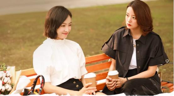 阿迪新出的衣服,lisa穿阿迪达斯fearofgod