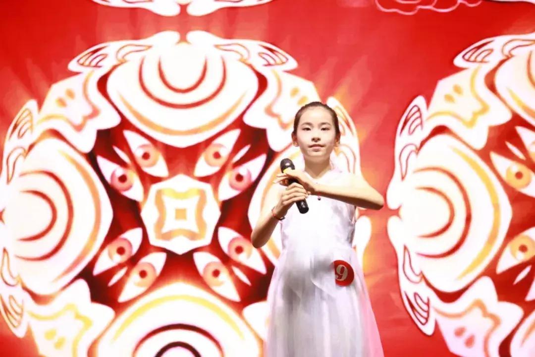 哇噢！你竟是这样一个清新淡雅、才华横溢的南方姑娘