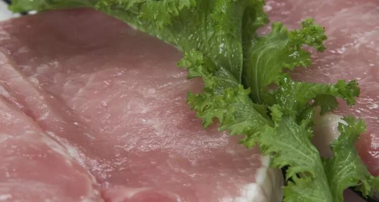 大润发超市发臭隔夜肉洗了再买,大润发售卖发臭隔夜肉图片