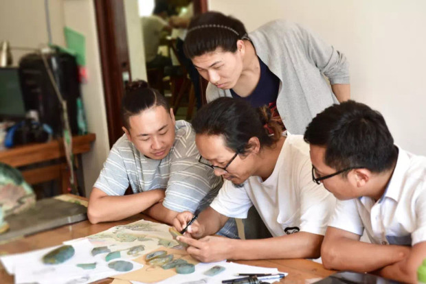 缅甸直播带货翡翠靠什么挣钱,在缅甸做翡翠生意的网红