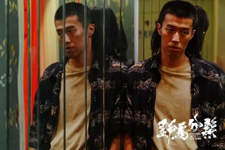 这位士力架广告里走出的男孩,成了电影里的“野马”