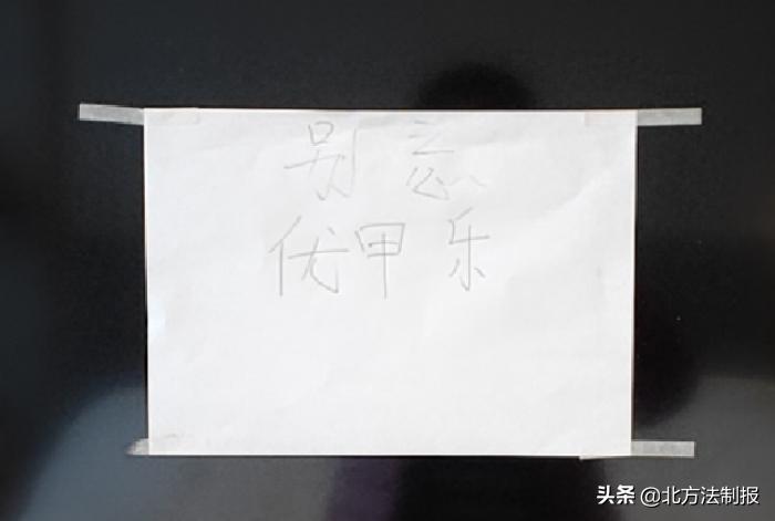 看不清你的脸，但我记得你精心照顾我的样子