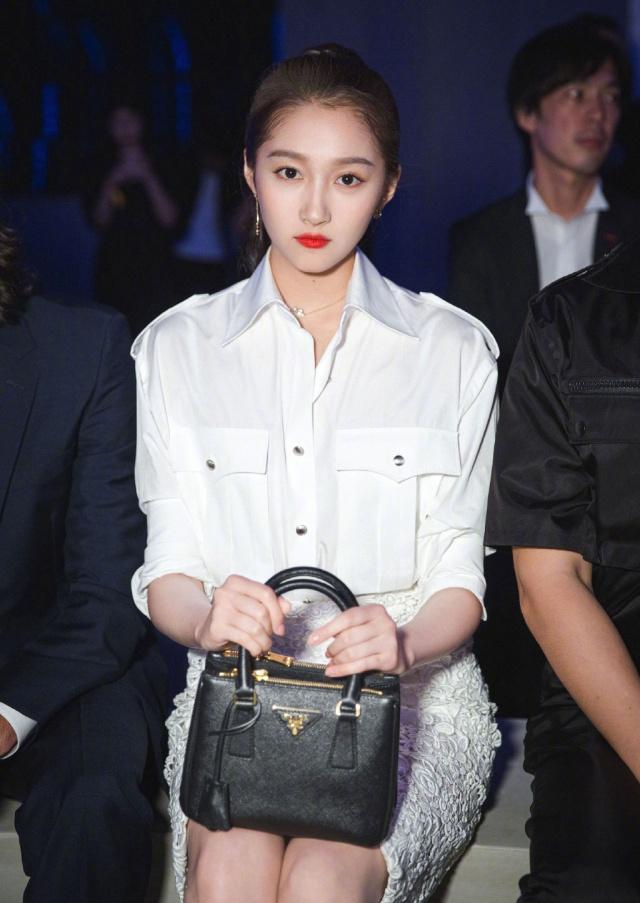 关晓彤穿露腰装,关晓彤穿露腰装图片